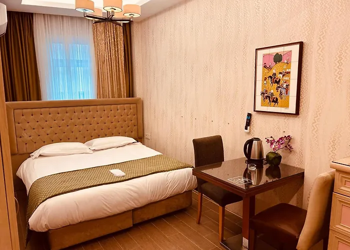 Lily Rooms