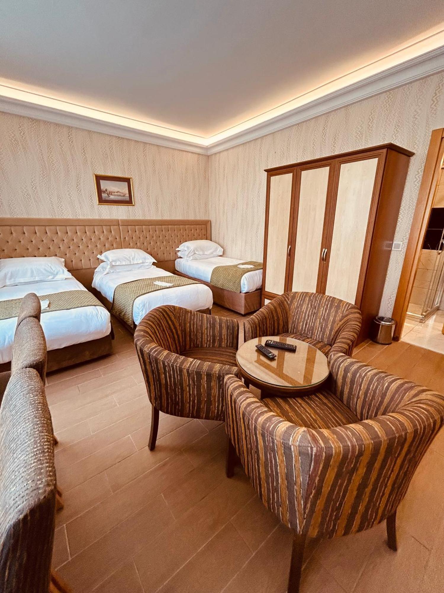 Otel Lily *