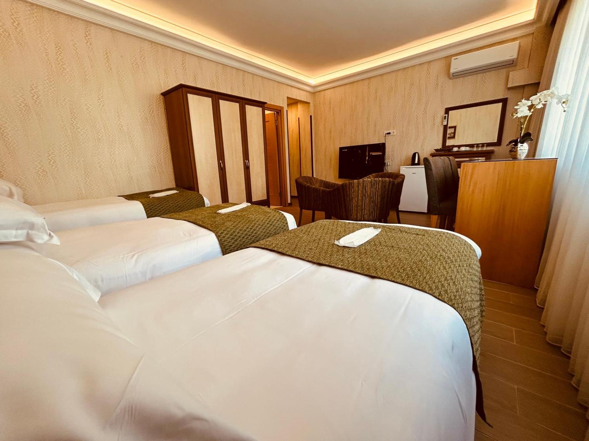 Otel Lily *